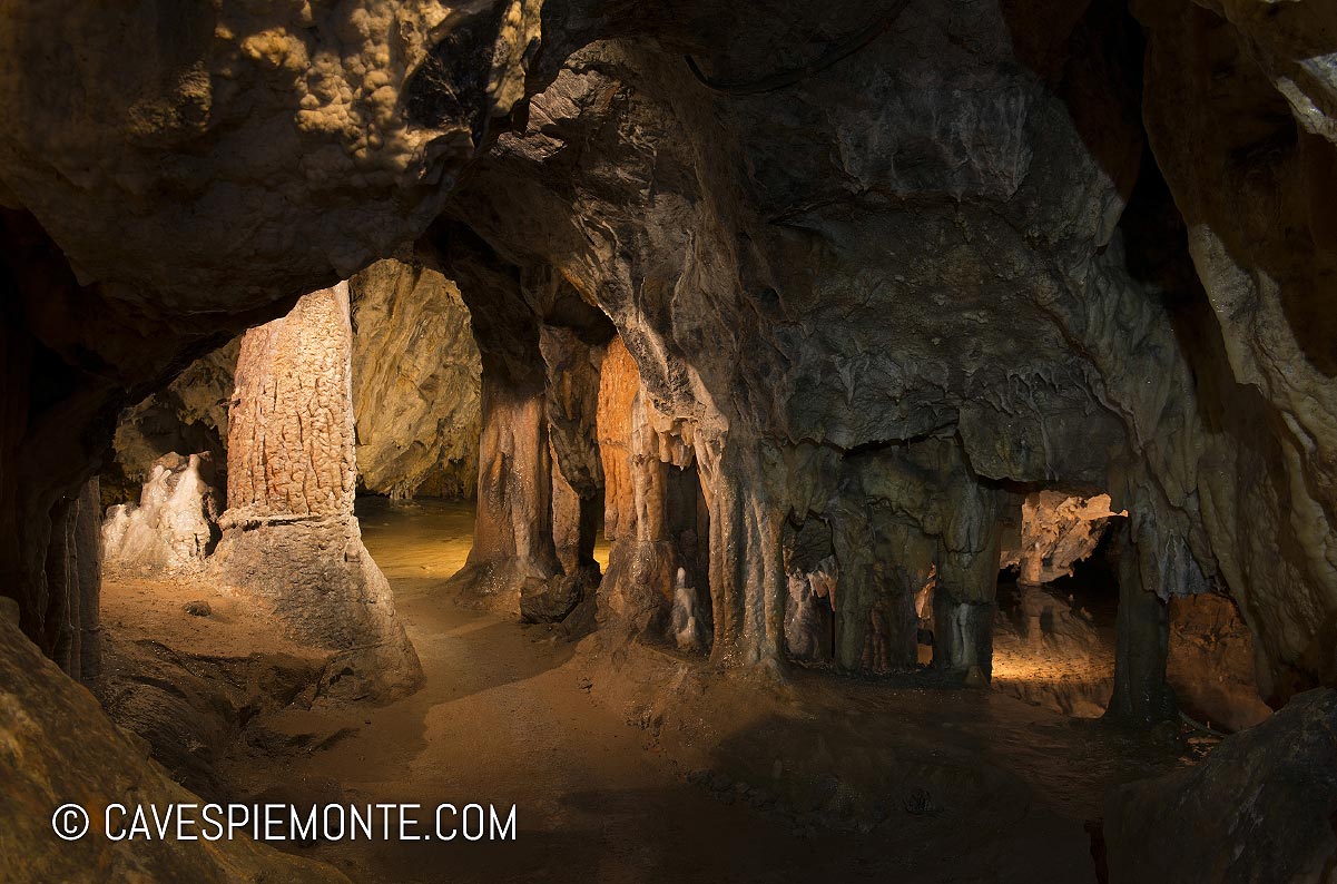 Grotta dei Dossi, Grotta di Bossea